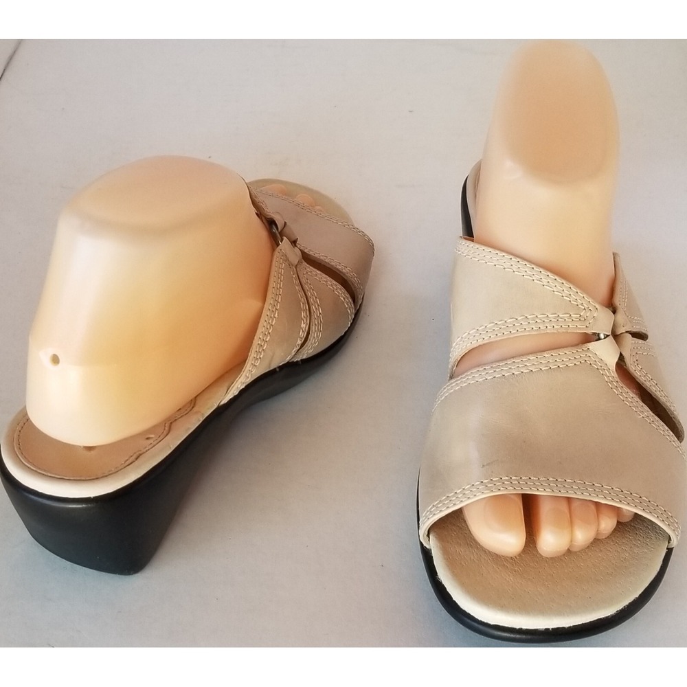 CLARKS Sandals Women 8.5M Ivory Leather Upper Slip-On Open Toe 2"Heel Minimalist